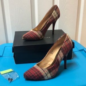 Barley worn, super cute heels!